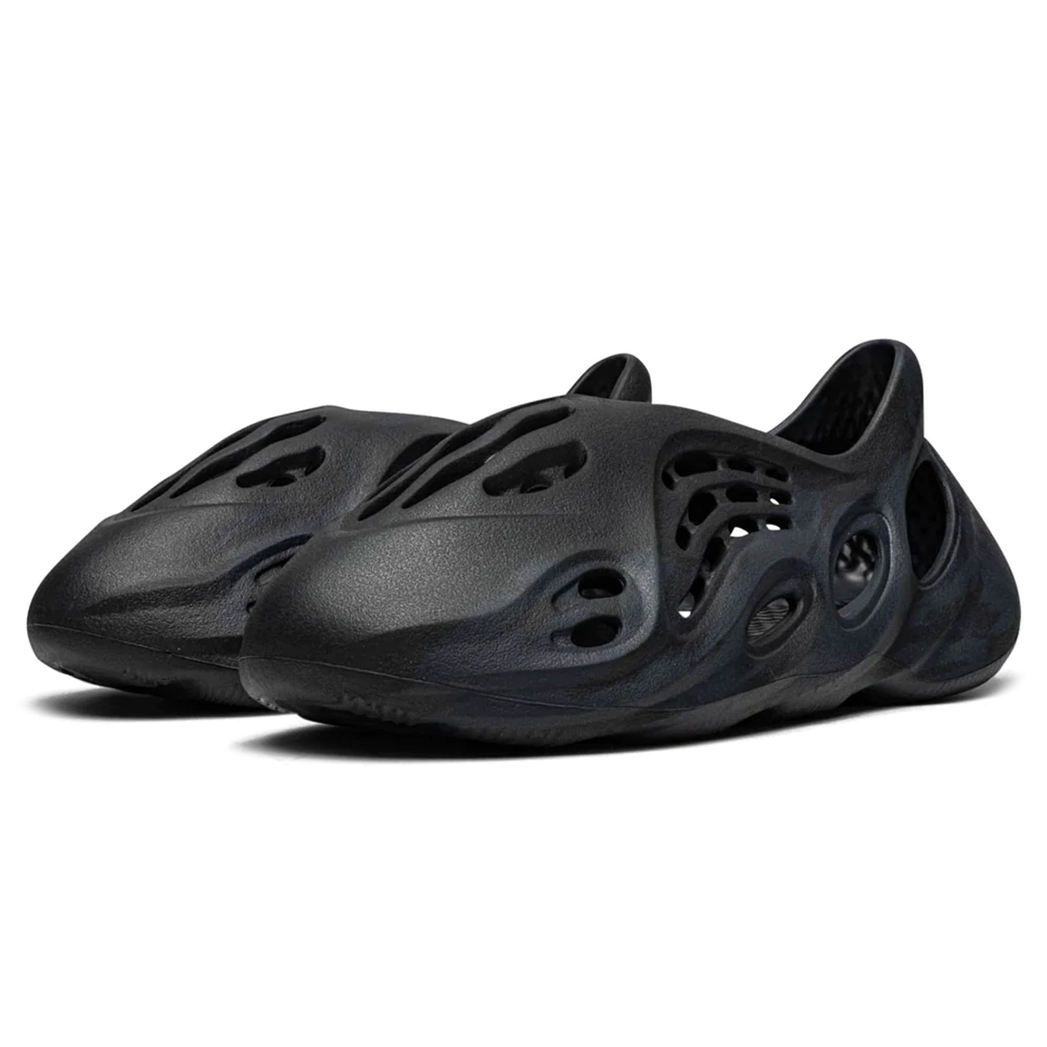 Front side view of Adidas Yeezy Foam RNNR Mineral Blue GV7903